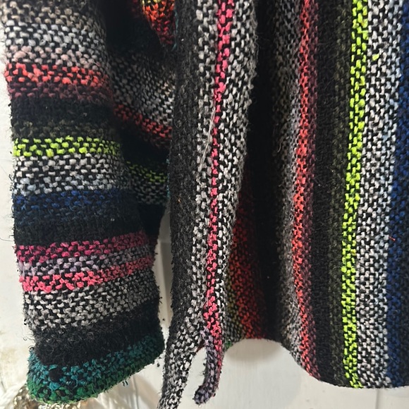 Poncho - Picture 7 of 15